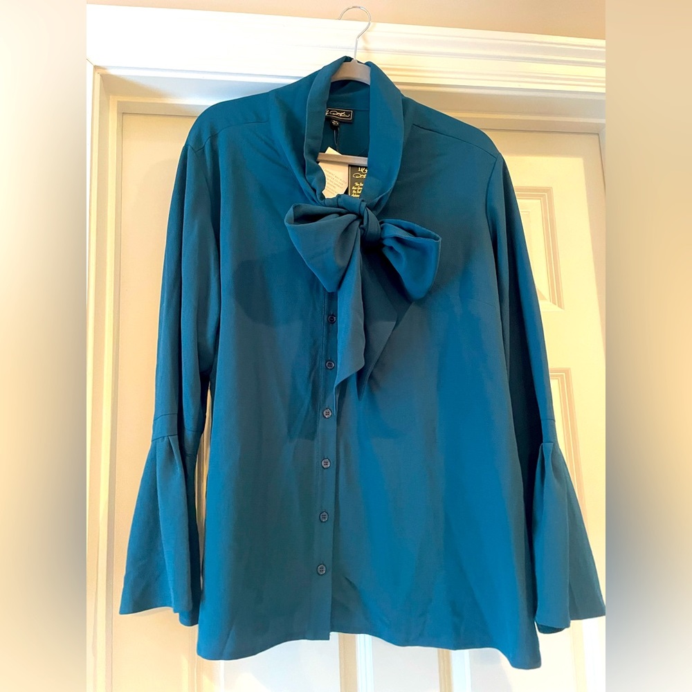 DG2 by Diane Gilman bell sleeves and bow tie size 1X